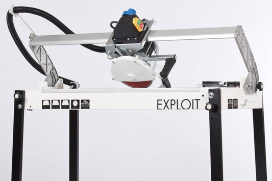Raimondi Exploit 90 393N 090GB Segatrice Motore Scorrevole Inclinabile Taglio 90 cm Jolly Mattonelle Spessore 60 mm Disco Ø 200 Troncatrice Raffreddamento Pompa Barra Scorrimento Piani Lavoro Telaio Squadra Ricalibrabile Gambe Ripiegabili 125x56 H50 cm