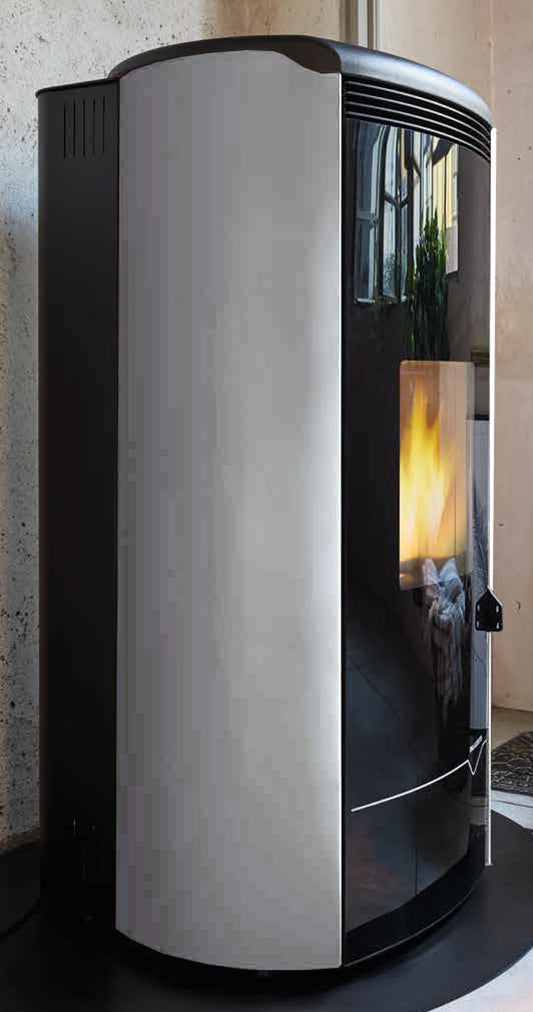 Palazzetti Jackie Idro S26 TC Termo Stufa Pellet Ermetica Aria Ventilata Potenza 26Kw Rivestimento Acciaio Colore Bianco Top Ghisa Uscita Fumi Posteriore Controllo Sfioro Programma Fasce Orarie Gruppo Idraulico Integrato Combustione Totale Autopulizia