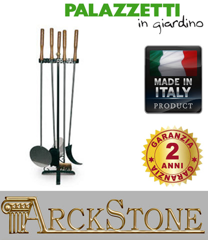 Palazzetti in Giardino Kit Attrezzi Per Forno Per gestire Con Facilità Cottura e Pulizia Composto da una Piantana in Acciaio Verniciato Completa di: Pala Pizza Rettangolare Tonda Diametro Ø 27 cm Spazzolone Pulisci Forno Paletta Raccogli Cenere Raschietto