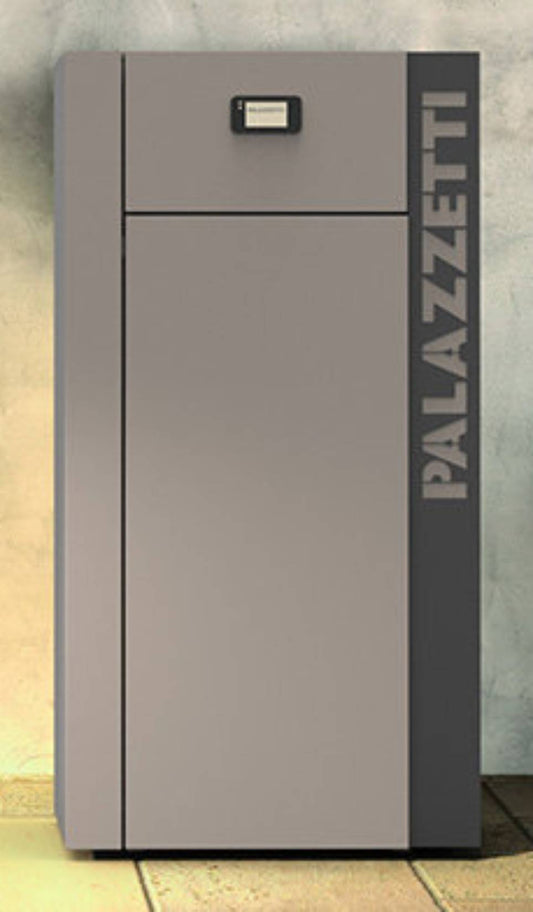 Palazzetti JPS TC 18 Caldaia a Pellet Ermetica Potenza 16 Kw Focolare Turbolatori Gruppo Idraulico Display Digitale Programmabile Combustione Totale Sistema Autopulizia Totale Braciere Tubi di Scambio Canalizzazione Esterna Aria Comburente 70x63 H137 cm
