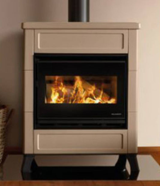 Palazzetti Elsa 70S Stufa a Legna Aria Calda Convezione Naturale Riscaldamento Irraggiamento Canalizzabile Potenza 9,7 Kw Rivestimento in Ceramica Caffellatte Focolare Refrattario Thermofix Base Ghisa Cassetto Cenere Uscita Fumi Superiore 80x56 H100 cm