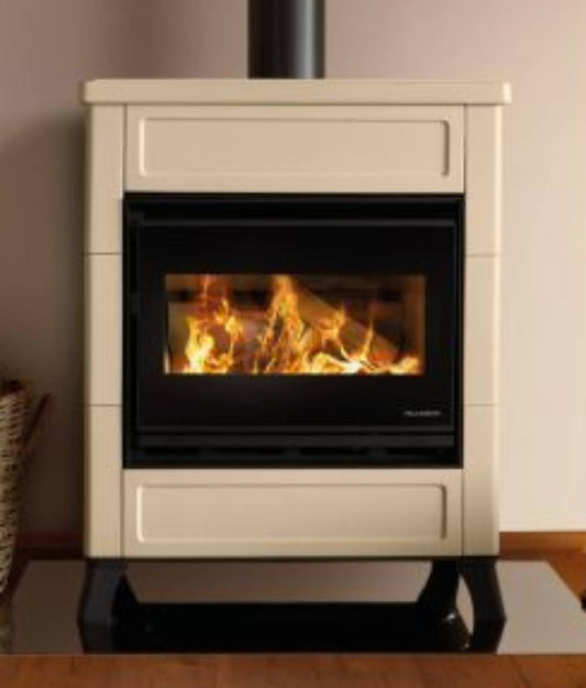 Palazzetti Elsa 70SP Stufa a Legna Aria Calda Convezione Naturale Riscaldamento Irraggiamento Canalizzabile Potenza 9,4 Kw Rivestimento in Ceramica Colore Crema Focolare Refrattario Thermofix Catalizzatore O2Brick Uscita Fumi Superiore 80x56 H100 cm