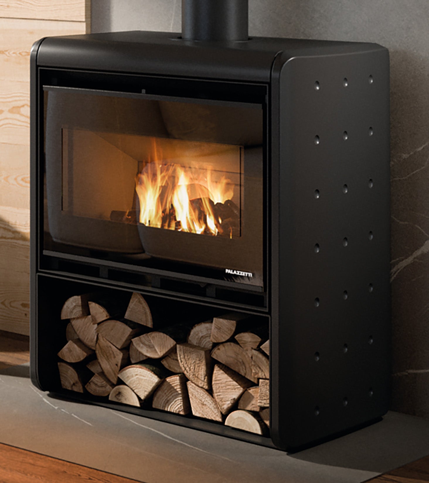 Palazzetti Sahara 70S Stufa a Legna ad Aria Calda Convezione Naturale Riscaldamento Irraggiamento Potenza 9,7 Kw Rivestimento Hotstone Nero Focolare Thermofix® Forma Compatta Vano Portalegna Cassetto Cenere Estraibile Uscita Fumi Superiore L71xP50xH88 cm