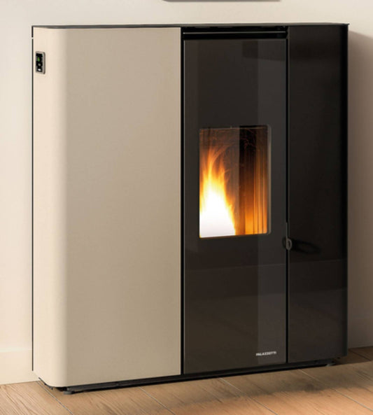 Palazzetti Scarlet Lux TC 6 Stufa a Pellet Salvaspazio Ermetica Aria Ventilata Regolabile Canalizzabile Potenza 6,1 Kw Rivestimento Acciaio e Vetro Colore Avorio Forma Slim Uscita Fumi Posteriore Pannello Digitale Combustione Totale Cassetto 89x29 H104 cm
