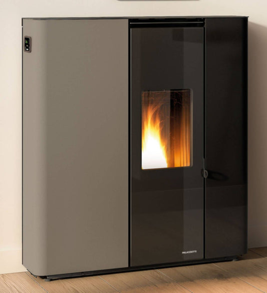 Palazzetti Scarlet Lux TC 9 Stufa a Pellet Salvaspazio Ermetica ad Aria Calda Ventilata Regolabile Canalizzabile Potenza 9 Kw Rivestimento Vetro Acciaio Tortora Forma Slim Uscita Fumi Posteriore Pannello Digitale Combustione Totale Cassetto 89x29 H104 cm