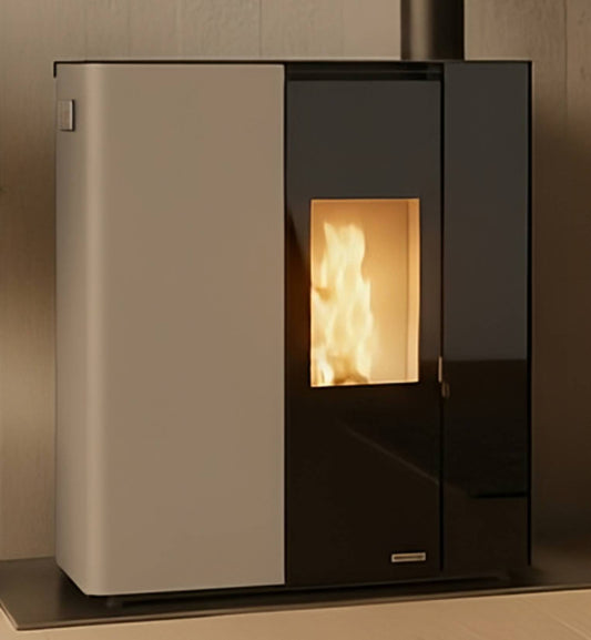 Palazzetti Scarlet Lux TC 9 US Stufa a Pellet Salvaspazio Ermetica Aria Calda Ventilata Regolabile Canalizzabile Potenza 9 Kw Rivestimento Vetro Acciaio Avorio Forma Slim Uscita Fumi Posteriore Pannello Digitale Combustione Totale Cassetto 89x29 H104 cm