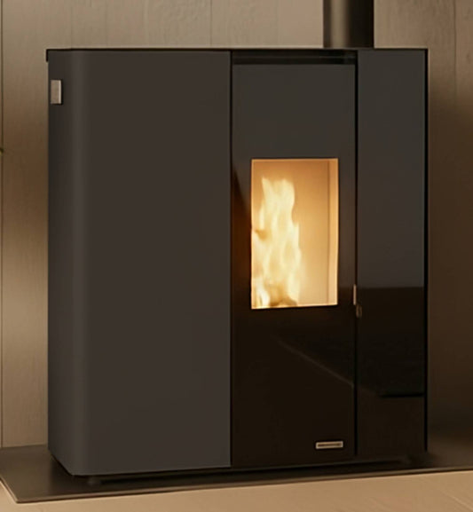 Palazzetti Scarlet Lux TC 9 US Stufa a Pellet Salvaspazio Ermetica Aria Calda Ventilata Regolabile Canalizzabile Potenza 9 Kw Rivestimento Vetro Acciaio Nero Forma Slim Uscita Fumi Posteriore Pannello Digitale Combustione Totale Cassetto 89x29 H104 cm