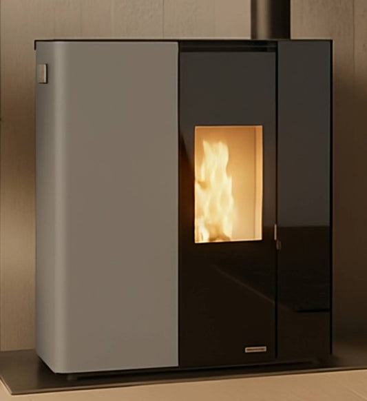 Palazzetti Scarlet Lux TC 6 US Stufa Pellet Salvaspazio Ermetica Aria Calda Ventilata Regolabile Canalizzabile Potenza 6,1 Kw Rivestimento Vetro Acciaio Tortora Forma Slim Uscita Fumi Posteriore Pannello Digitale Combustione Totale Cassetto 89x29 H104 cm