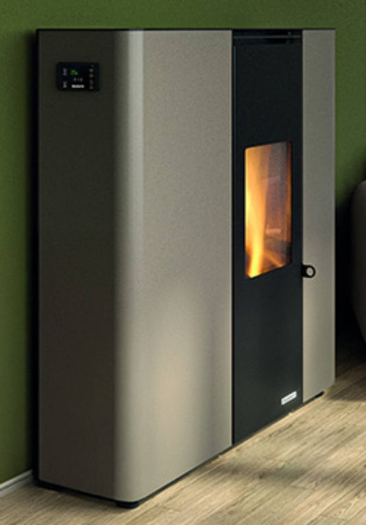 Palazzetti Scarlet TC 9 Stufa a Pellet Salvaspazio Ermetica ad Aria Calda Ventilata Regolabile Canalizzabile Potenza 9 Kw Rivestimento Acciaio Colore Tortora Forma Slim Uscita Fumi Posteriore Pannello Digitale Combustione Totale Cassetto 89x29 H104 cm