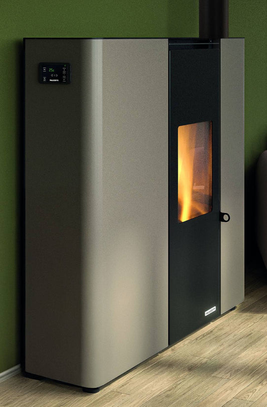 Palazzetti Scarlet TC 6 US Stufa a Pellet Salvaspazio Ermetica Aria Calda Ventilata Regolabile Canalizzabile Potenza 6,1 Kw Rivestimento Acciaio Colore Tortora Forma Slim Uscita Fumi Posteriore Pannello Digitale Combustione Totale Cassetto 89x29 H104 cm