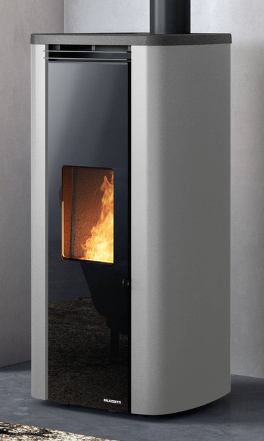 Palazzetti Theo TC 9 US Stufa a Pellet Ermetica Aria Calda Ventilata Canalizzabile Potenza 9 Kw Rivestimento Acciaio Colore Bianco Forma Circolare Uscita Fumi Superiore Doppio Vetro Combustione Totale Pulizia Automatica Braciere Cassetto 52x54 H110 cm