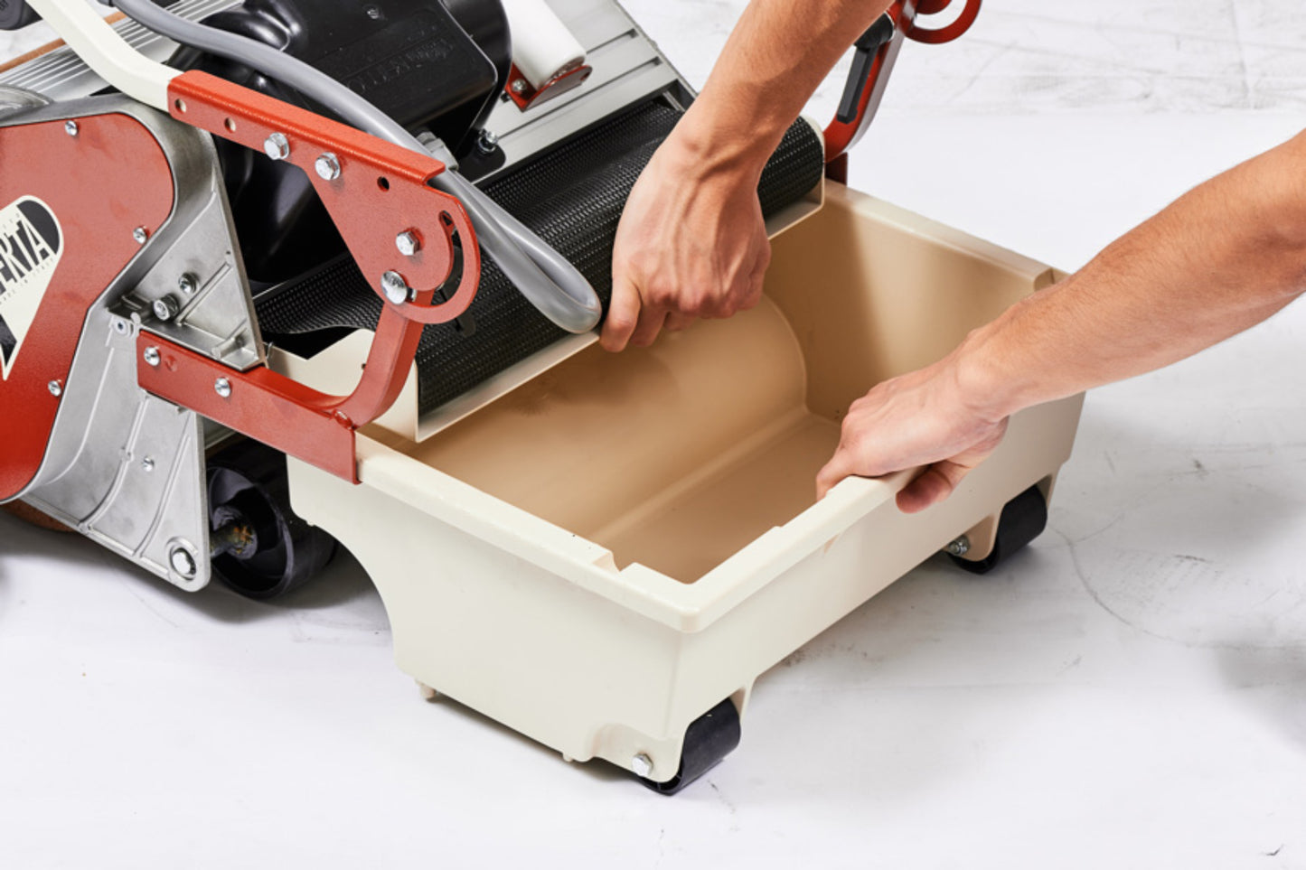 Raimondi Berta ADV 399 ADV Elettrospugna Pulizia Pavimenti Cotto Toscano Gres Porcellanato Bicottura Monocottura Marmo Klinker Porfido Pietre Naturali Altezza Barra Regolabile Leva Rullo Spugna Liquido Manico Alluminio Vasca Plastica Ruote 65x55 H50 cm