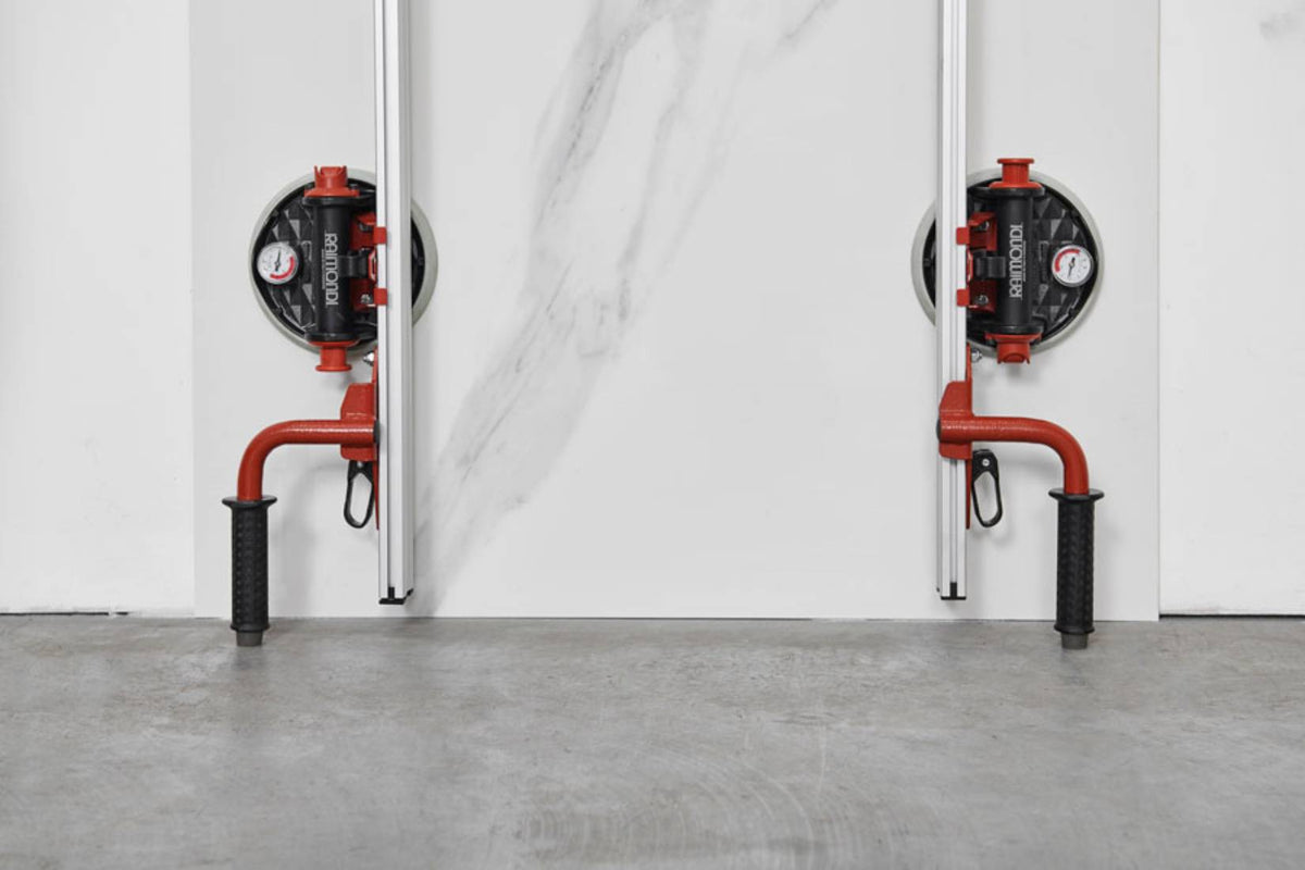 Raimondi EASY-MOVE MkIV 150 CON VENTOSE RV175 432EM04V150 Coppia Dispositivo a Lunghezza Fissa Per Movimentazione di Lastre Massimo 150 cm 4 Ventose Basculanti Vacuum Pompa Vuotometro Profili Alluminio 4 Maniglie Scorrevoli Gommino Antiscivolo Impugnatura