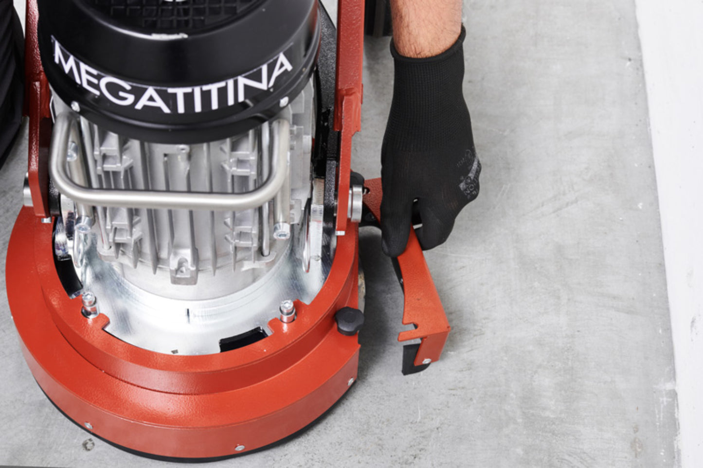 Raimondi Megatitina 334 HT230V Monospazzola Fresatrice Monodisco Graffiare Spianare Levigare Superfici Irregolari Porcellanato Marmo Resina Cemento Motore Basculante Manico 230 V Monofase Dischi Porta Utensili Ø 280 mm Ruote 2 Zavorre 63x150 H90 cm