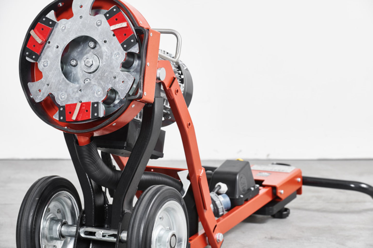 Raimondi Megatitina 334 HT400V Monospazzola Fresatrice Monodisco Graffiare Spianare Levigare Superfici Irregolari Porcellanato Marmo Resina Cemento Motore Basculante 400 V Trifase Dischi Porta Utensili Ø 380 mm e Ø 280 mm Ruote 2 Zavorre 63x150 H90 cm
