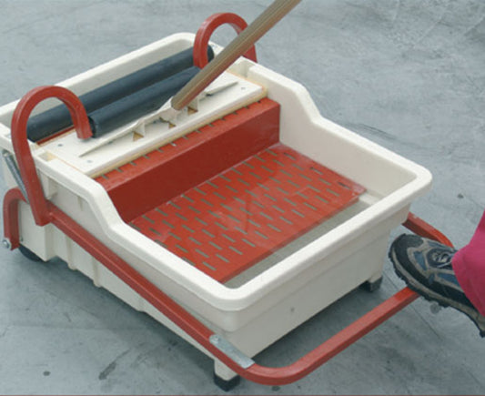 Raimondi Pedalò 356 NSWEE Per Eliminare Pulire Residui Sigillanti di Pavimenti Rivestimenti Frattazzo Spugna Sweepex Impugnatura Manico Alluminio Pedale Spremitura Vasca 40 Litri Griglia Ruote Diametro Ø 100 mm 69x54 H38 cm