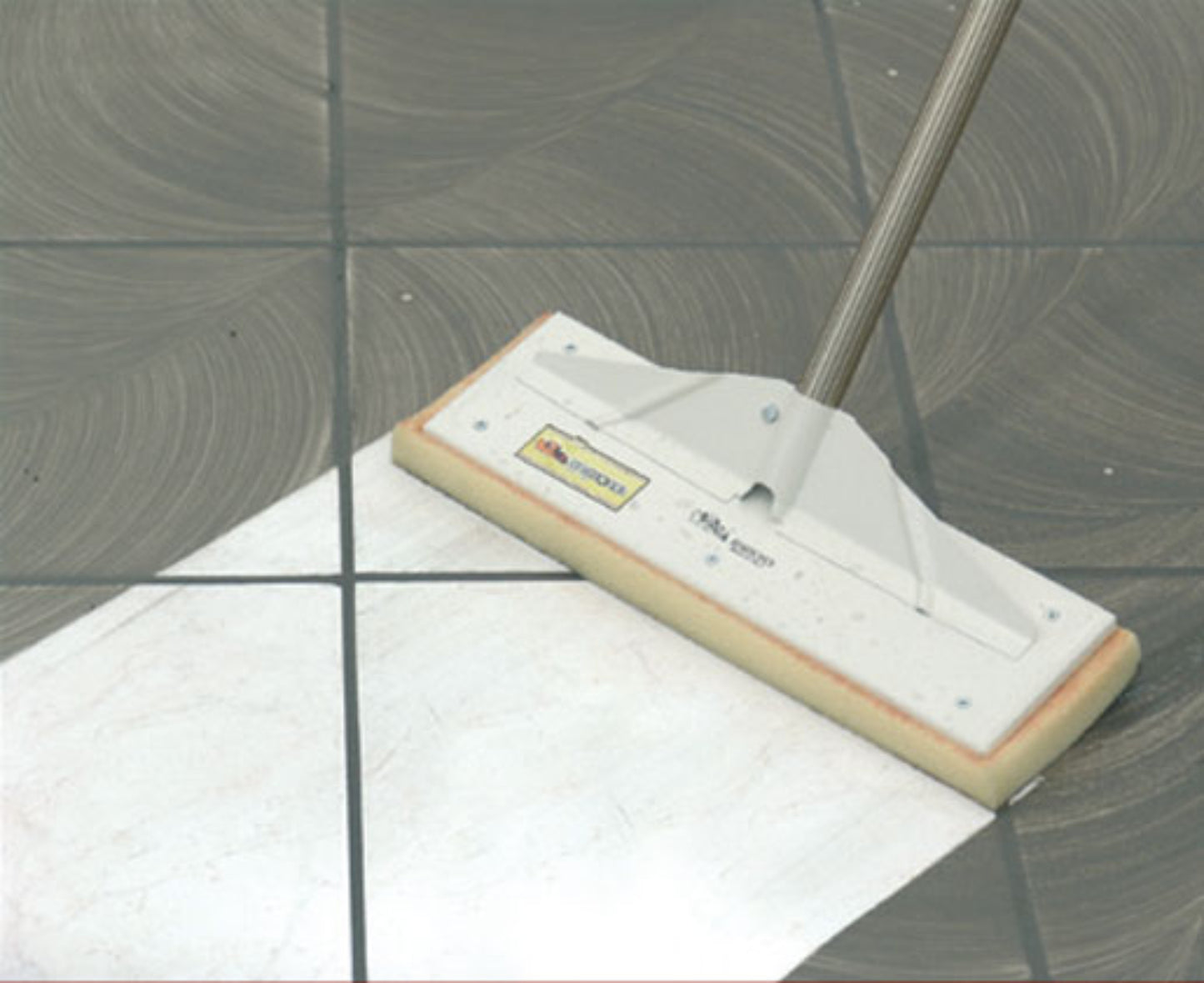 Raimondi Pedalò 356 NSWEE Per Eliminare Pulire Residui Sigillanti di Pavimenti Rivestimenti Frattazzo Spugna Sweepex Impugnatura Manico Alluminio Pedale Spremitura Vasca 40 Litri Griglia Ruote Diametro Ø 100 mm 69x54 H38 cm