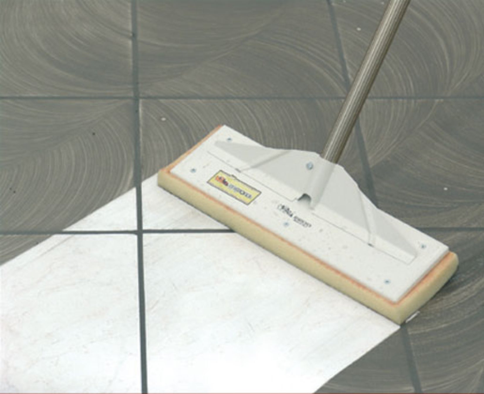 Raimondi Pedalò 356 NSWEE Per Eliminare Pulire Residui Sigillanti di Pavimenti Rivestimenti Frattazzo Spugna Sweepex Impugnatura Manico Alluminio Pedale Spremitura Vasca 40 Litri Griglia Ruote Diametro Ø 100 mm 69x54 H38 cm