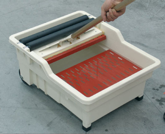 Raimondi Rambo 355 NSWE E Per Eliminare Pulire Residui Sigillanti di Pavimenti Rivestimenti Frattazzo Spugna Sweepex Impugnatura Manico Alluminio Scomponibile Vasca 40 Litri Griglia Ruote Diametro Ø 100 mm 60x50 H30 cm