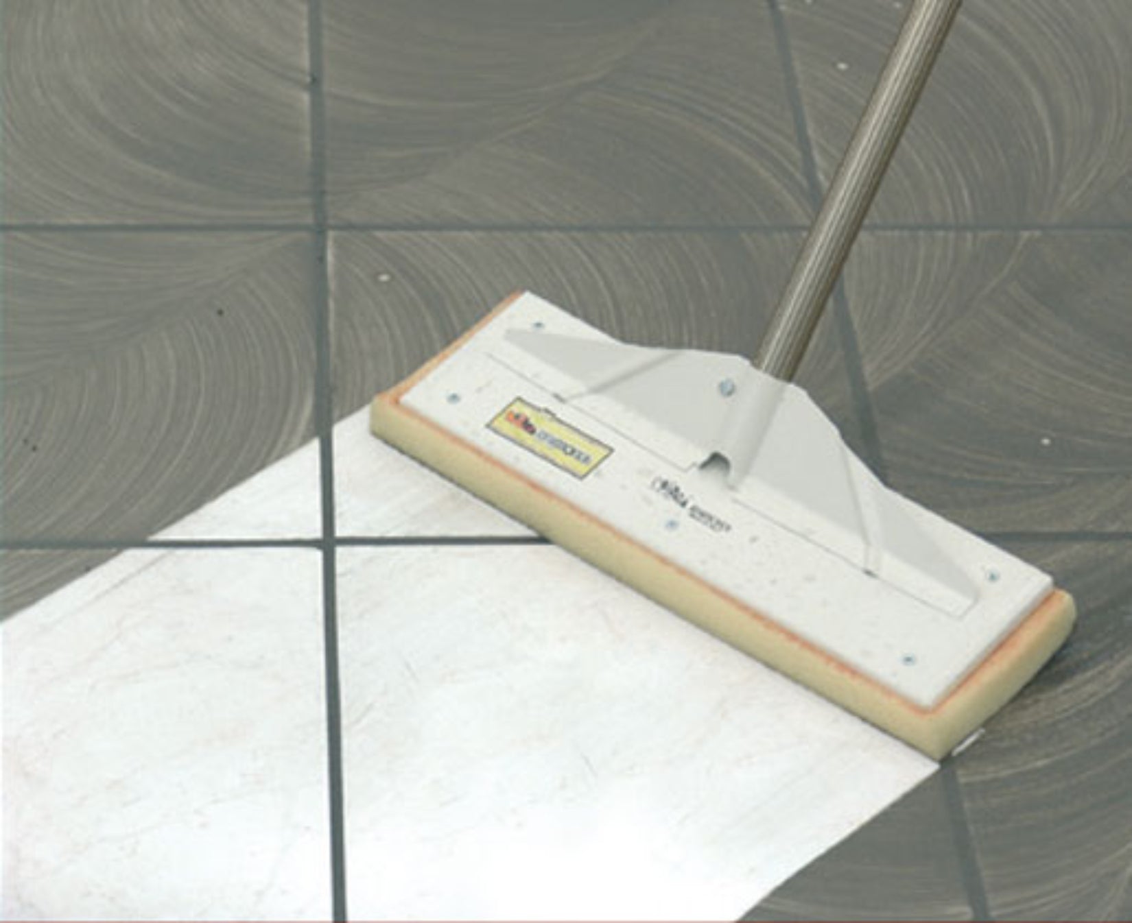 Raimondi Rambo 355 NSWE E Per Eliminare Pulire Residui Sigillanti di Pavimenti Rivestimenti Frattazzo Spugna Sweepex Impugnatura Manico Alluminio Scomponibile Vasca 40 Litri Griglia Ruote Diametro Ø 100 mm 60x50 H30 cm