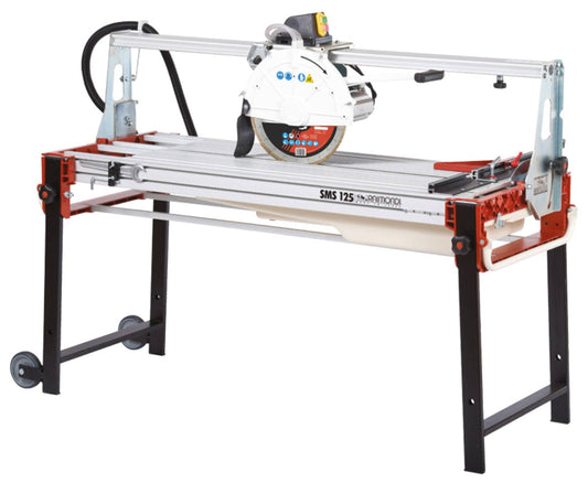 Raimondi SMS 125 223MS125EUP Segatrice Motore Scorrevole Inclinabile Taglio 125 cm Jolly Mattonelle Marmo Spessore 135 mm Disco Ø 300 mm Troncatrice Raffreddamento Pompa Copridisco Struttura Alluminio Squadra Vasca Gambe Telescopiche Ruote 175x70 h85 cm