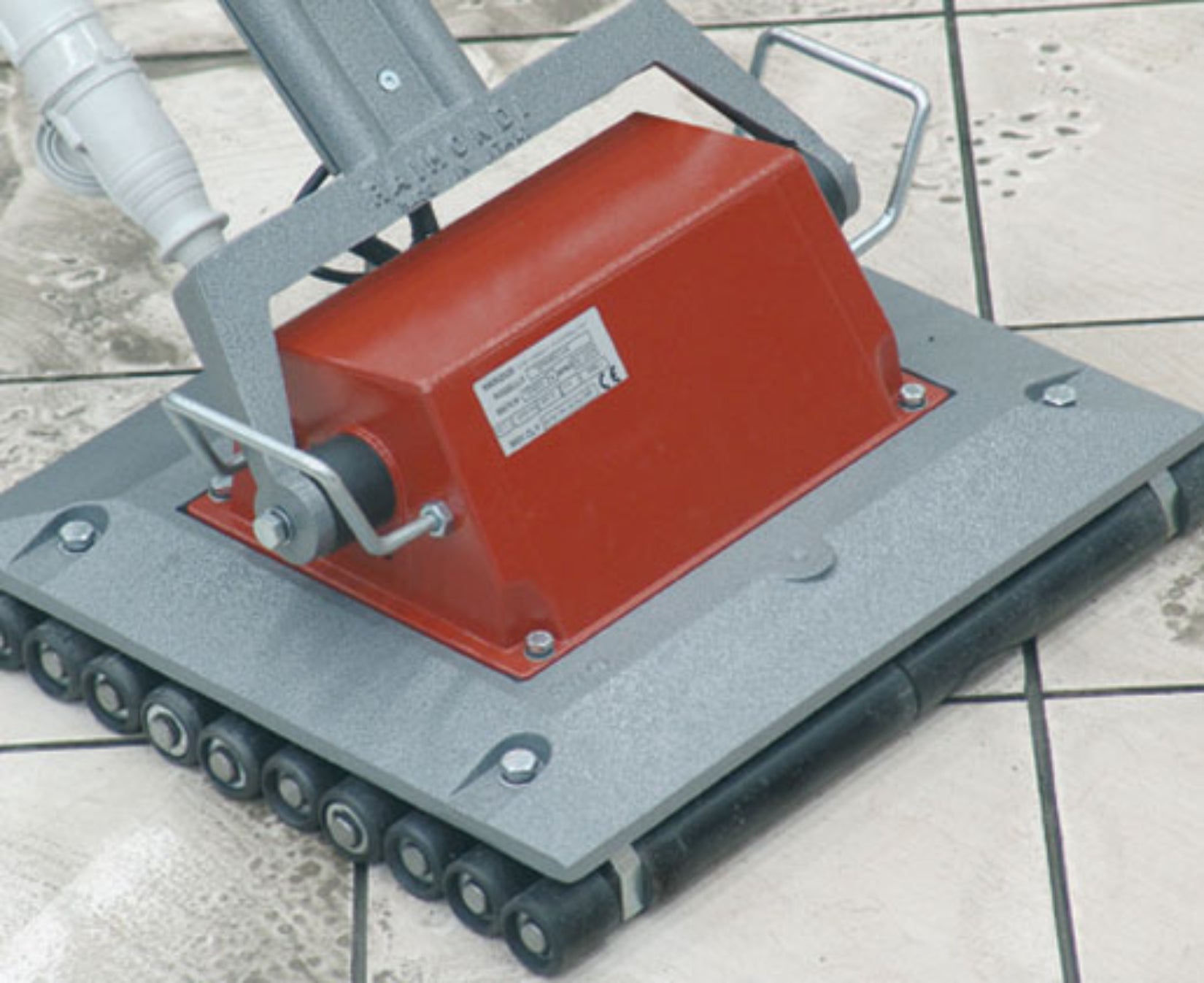 Raimondi Terranova 105 Battipiastrelle Per Vibrazione Piastrelle Durante Posa Malta Alte Frequenze Garantisce Perfetto Livellamento Mattonelle 3 Velocità Trasformatore Manico Telescopico Rulliera 44 Rulli Ø 40 mm Portarulli Acciaio