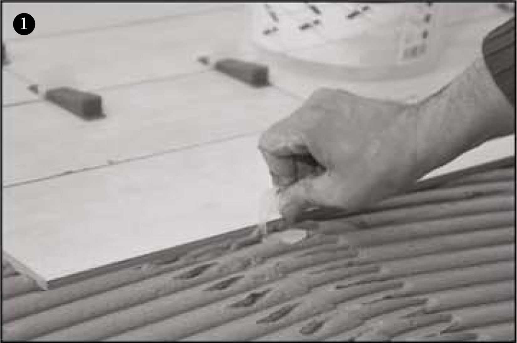 1 Confezione da 2200 Basi Raimondi Per Fuga da 1,5 mm e Spessore Piastrelle da 3 a 12 mm + 1 Confezione da 2200 basi Raimondi Per Fuga 3 mm Spessore Mattonella da 3 a 12 mm + 1 Secchio con 500 Cunei