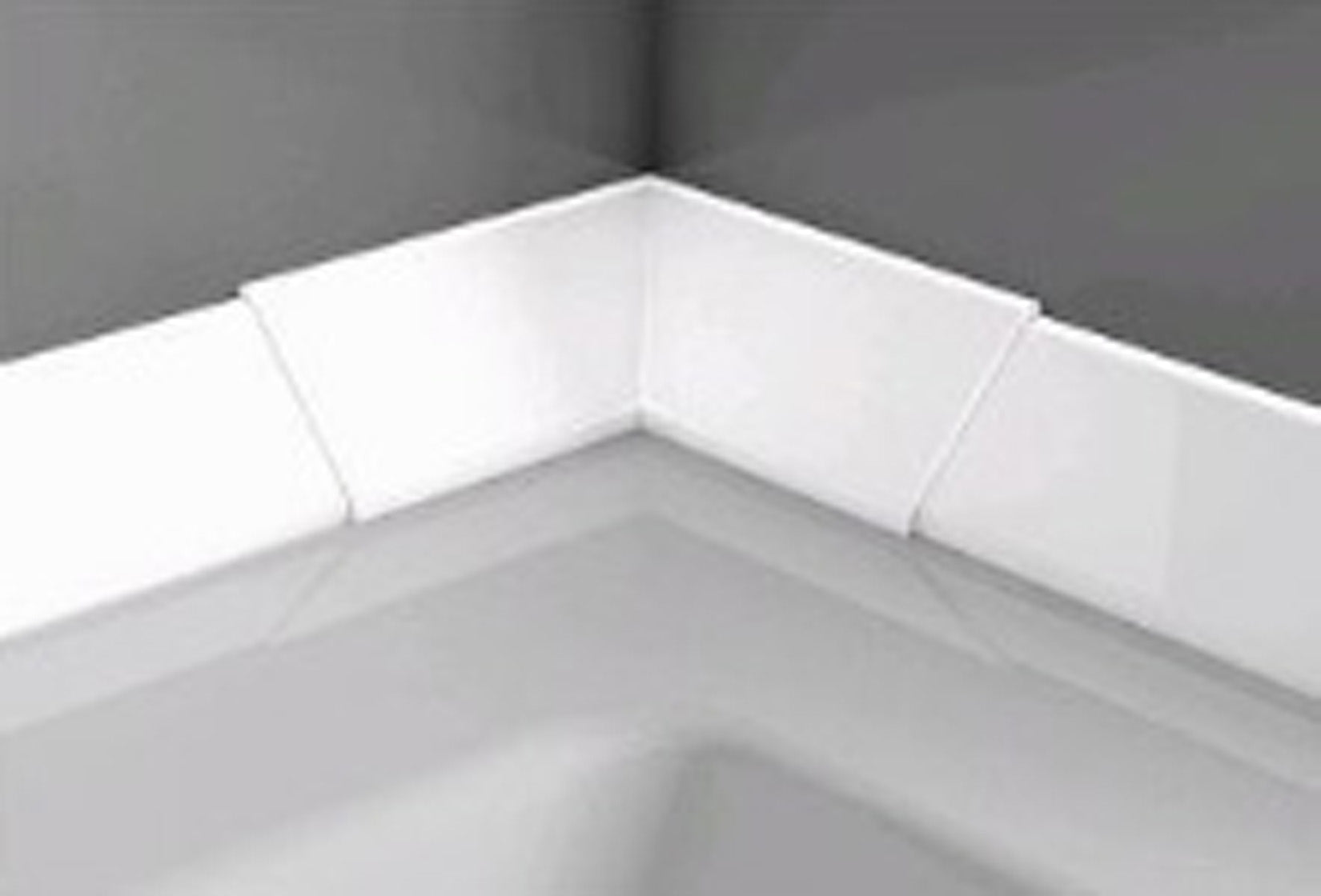 Novellini Profilo di Finitura Rigidi in Plastica 2 lati da 195 cm con 1 Angolare Bianco e 2 tappi di chiusura finali per vasche da Bagno