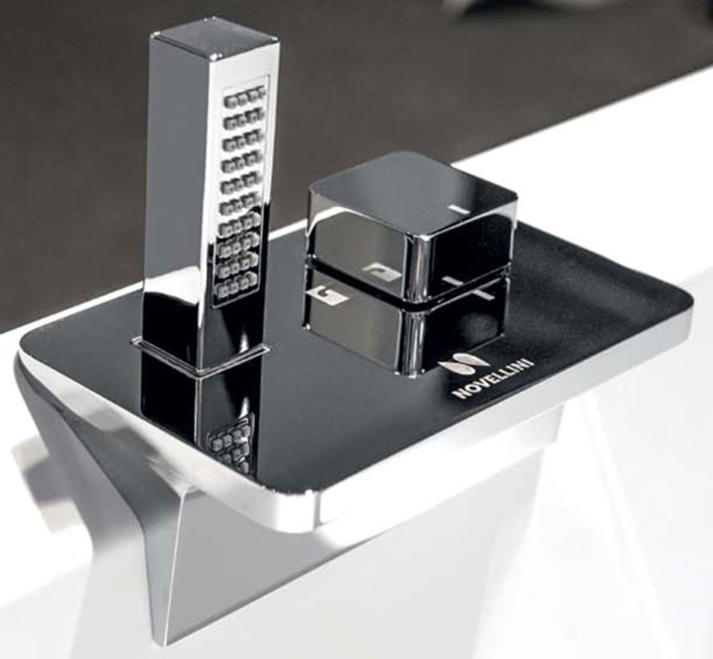 Novellini Divina F Vasca Bagno Standard Incasso Colore Finitura Bianco Lucida Rettangolare Misura 180x80 H63 cm Bordo Altezza 3,5 Arredo Centrostanza Rubinetteria Fontana Doccetta Tubo Tradizionale Incassata Guscio Acrilico Poggiatesta Colonna Click-Clack