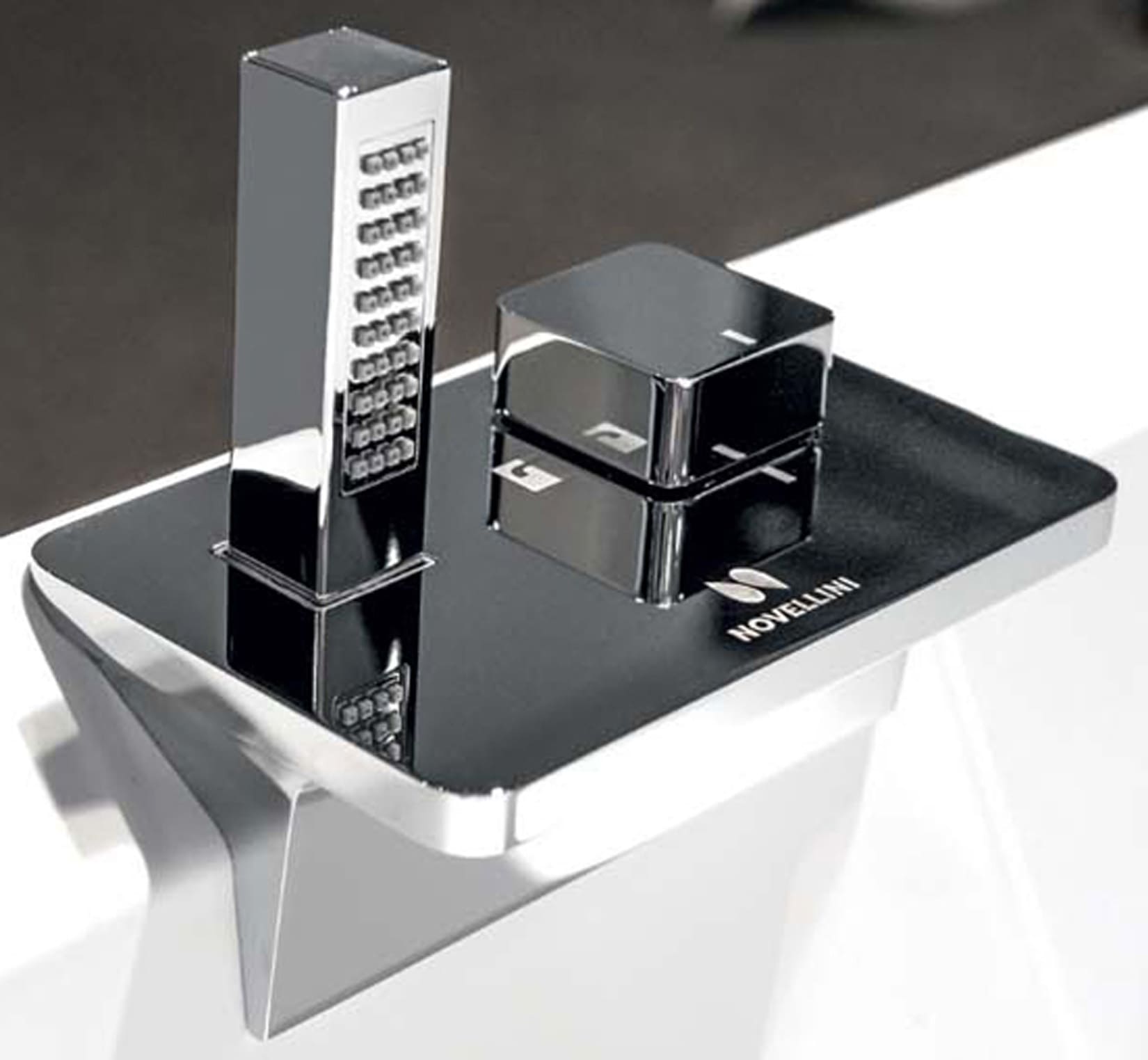 Novellini Divina F Vasca Bagno Standard Incasso Colore Finitura Bianco Lucida Rettangolare Misura 180x80 H63 cm Bordo Altezza 3,5 Arredo Centrostanza Rubinetteria Fontana Doccetta Tubo Tradizionale Incassata Guscio Acrilico Poggiatesta Colonna Click-Clack