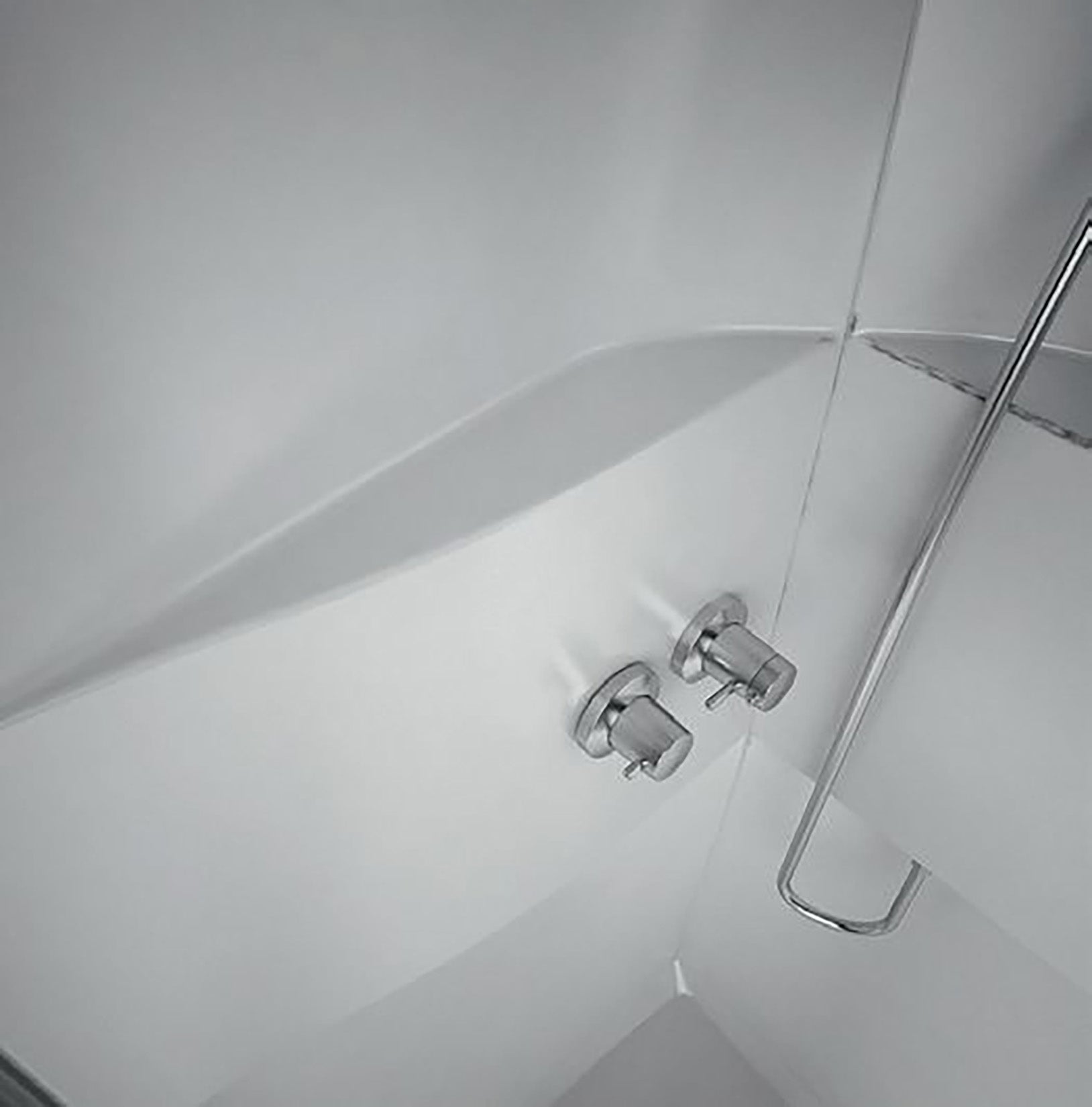 Novellini Media 2.0 2P Idromassaggio 120x80 cm Cabina Doccia Multifunzione Asimmetrica Apertura 1 Anta Scorrevole 1 Fissa Linea 1 Laterale Installazione Reversibile Miscelatore Meccanico Vetro Trasparente Profilo Silver Piatto Ripiani Idro Altezza 210 cm