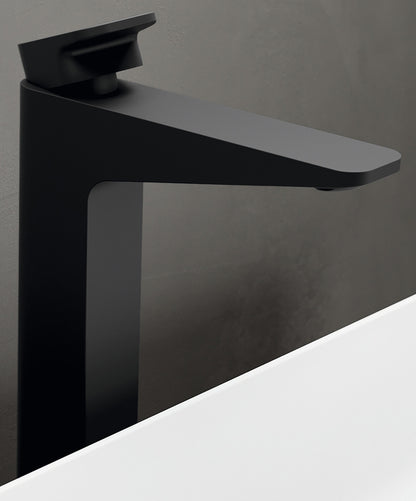 Novellini Serie D Miscelatore Monocomando Per Lavabo Versione Alta Appoggio 1 Leva Monoforo Miscelazione Meccanica Stile Moderno Altezza 294 mm Lunghezza 196 mm Compreso di Piletta di Scarico Click Clack Materiale Ottone Finitura Nero Opaco