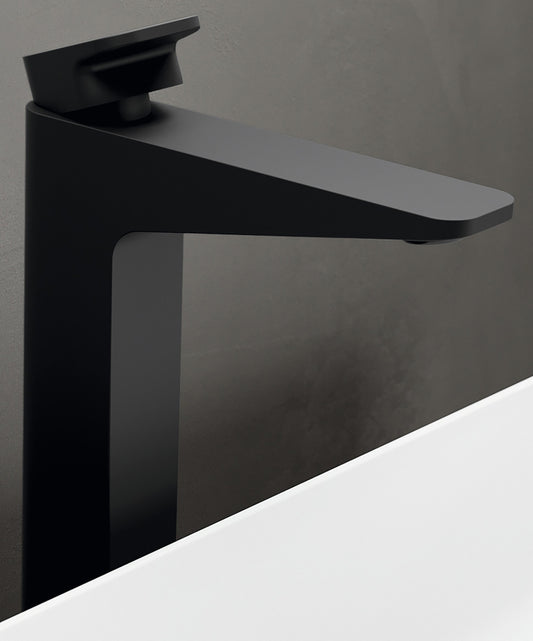 Novellini Serie D Miscelatore Monocomando Per Lavabo Versione Alta Appoggio 1 Leva Monoforo Miscelazione Meccanica Stile Moderno Altezza 294 mm Lunghezza 196 mm Compreso di Piletta di Scarico Click Clack Materiale Ottone Finitura Nero Opaco