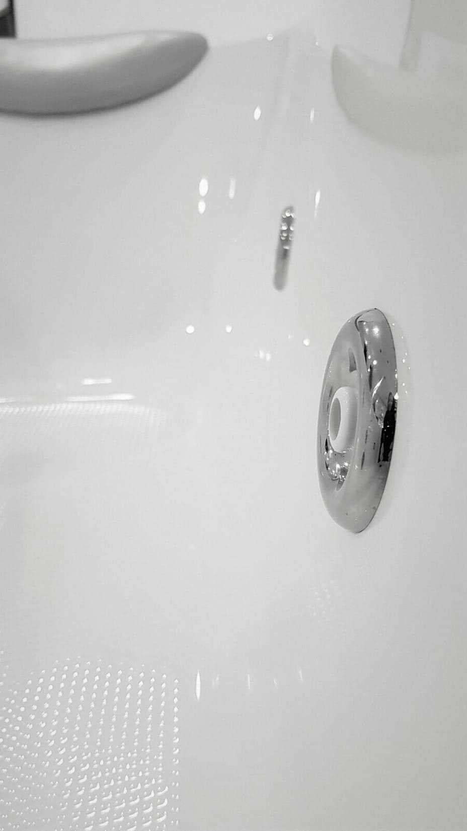 Novellini Calypso Vasca da Bagno Versione Eco Misura 170x75 H55 cm Idro Whirlpool 6 Getti Installazione Reversibile Accensione Pneumatica Forma Esterna Rettangolare Interna ad Otto 2 Pannelli Materiale Acrilico Colore Bianco Lucido Colonna Poggiatesta