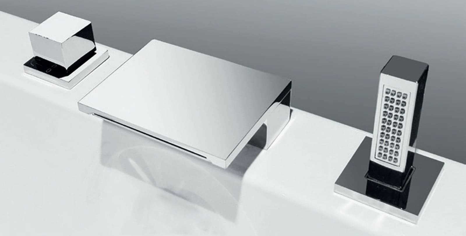 Novellini Serie Fly 2 Miscelatore Rubinetteria Progressiva 3 Fori Rubinetto Bordo Vasca 2 Funzioni Bocca Cascata Doccetta Estraibile