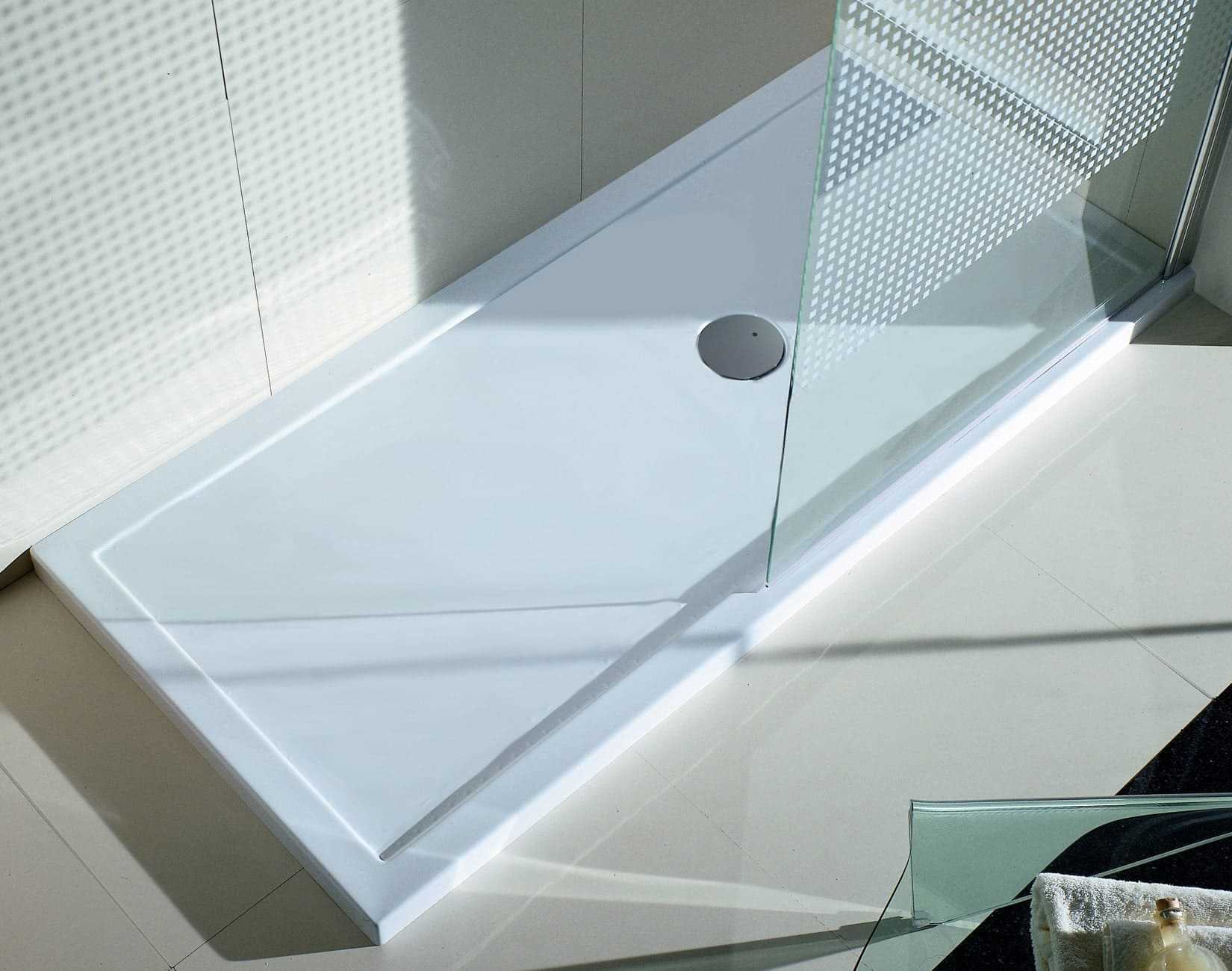 Novellini Olympic Plus Piatto Doccia Dimensione 150x75 Altezza Spessore 4,5 cm Colore Bianco Installazione Appoggio Pavimento Superficie Liscia Materiale Metacrilato Compreso Piletta Scarico e Copri Piletta