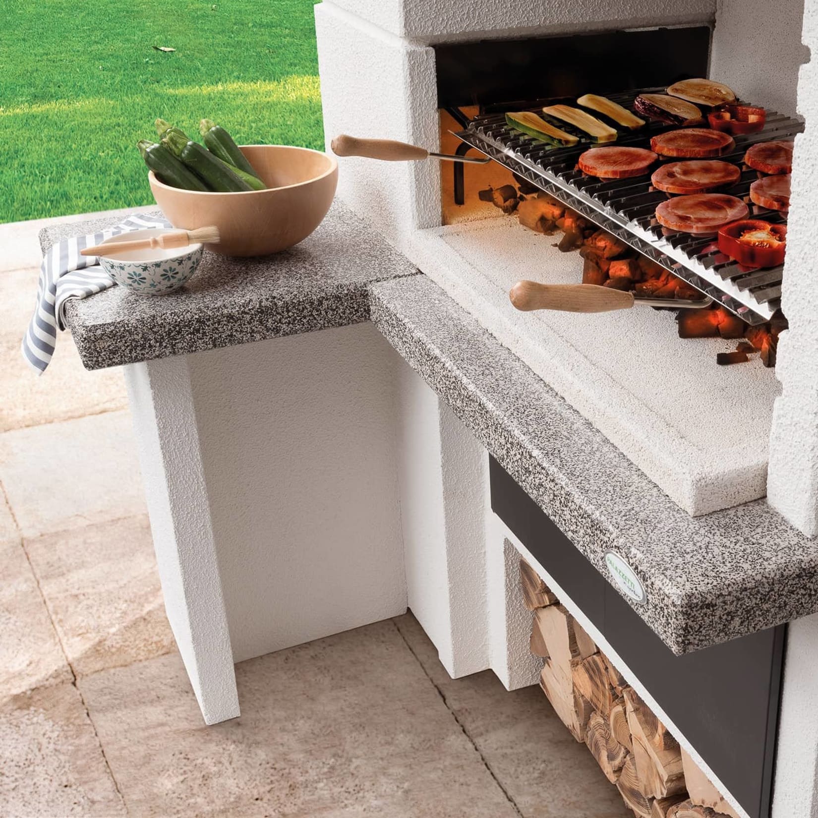 Palazzetti in Giardino Faro New Barbecue con Cappa in Metallo Antracite Legna Carboni Focolare Reversibile Grezzo Cemento Refrattario Top Marmotech Grigio Fuoco Griglia Cottura Braciere Portalegna Piano Lavoro Incluso di Kit di Montaggio 154x113 H237 cm