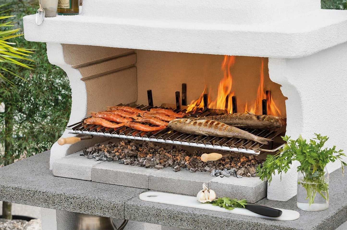 Palazzetti in Giardino Pianosa Barbecue Carbonelle Legna Struttura Cemento Refrattario Top Marmotech Grigio Da Verniciare Area Grill Piano Fuoco Braciere Portalegna Sottocappa Metallica Griglia Cottura Incluso Kit Verniciatura e Montaggio 140x90 H242 cm