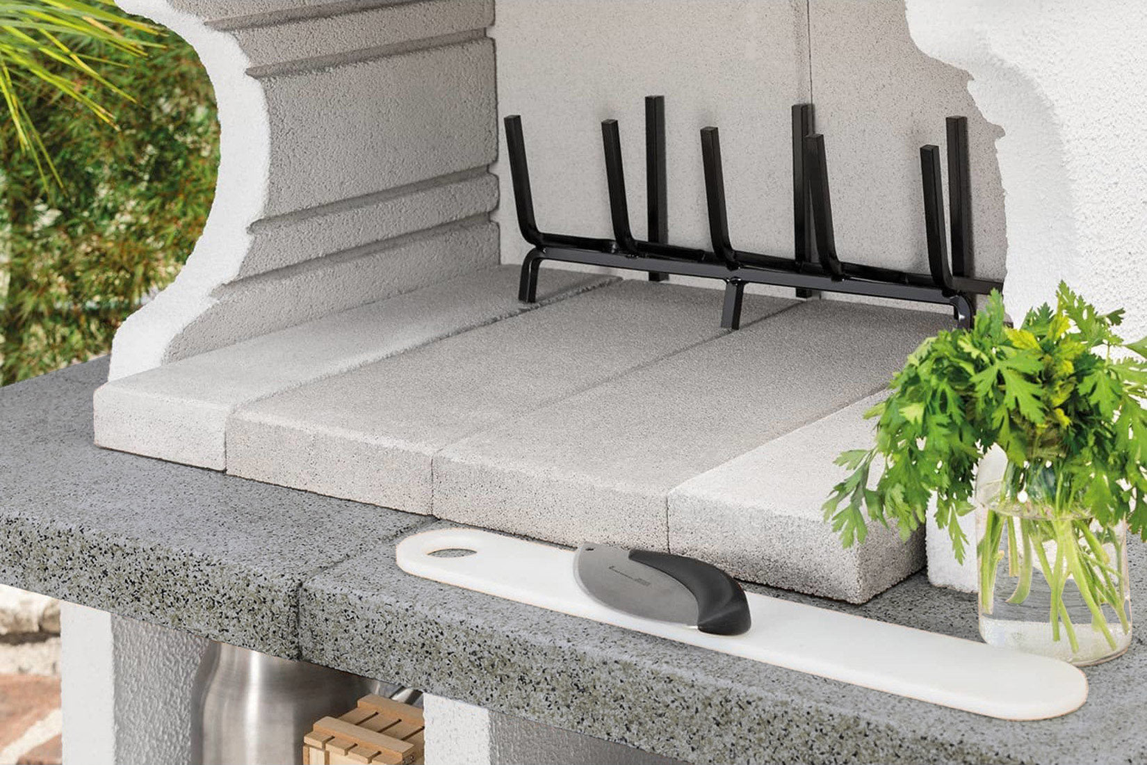 Palazzetti in Giardino Pianosa Barbecue Carbonelle Legna Struttura Cemento Refrattario Top Marmotech Grigio Da Verniciare Area Grill Piano Fuoco Braciere Portalegna Sottocappa Metallica Griglia Cottura Incluso Kit Verniciatura e Montaggio 140x90 H242 cm