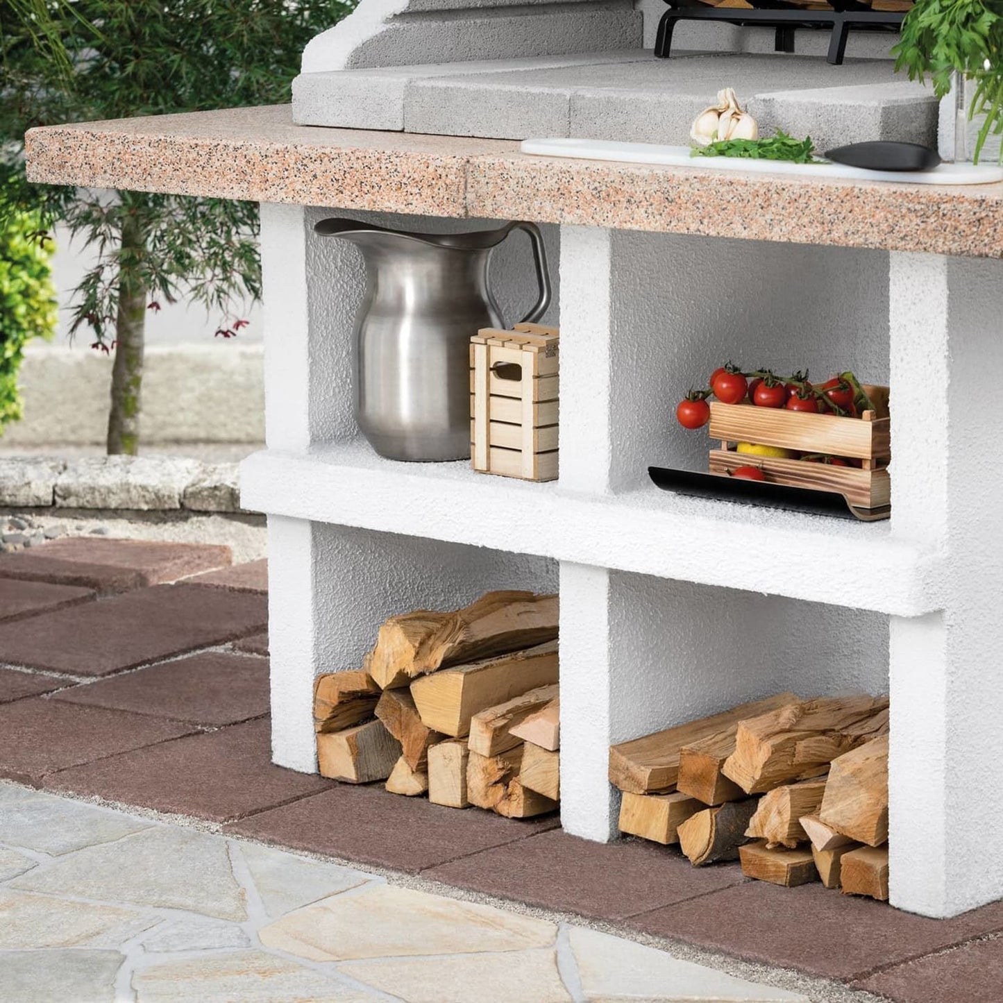 Palazzetti in Giardino Pianosa Barbecue Carbonelle Legna Struttura Cemento Refrattario Top Marmotech Rosso Da Verniciare Area Grill Piano Fuoco Braciere Portalegna Sottocappa Metallica Griglia Cottura Incluso Kit Verniciatura e Montaggio 140x90 H242 cm