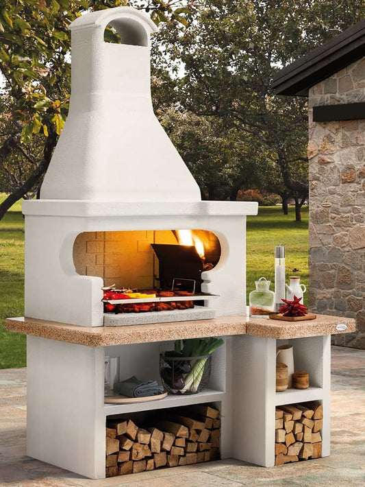 Palazzetti in Giardino Tropea 4 Barbecue Legna Carbonelle Cemento Refrattario Da Pitturare Braciere Laterale Portalegna Focolare Rinforzato Area Grill Cassetto Sottocappa Griglia Piano Lavoro Top Marmotech Incluso Kit Montaggio Verniciatura 158x119 H252cm