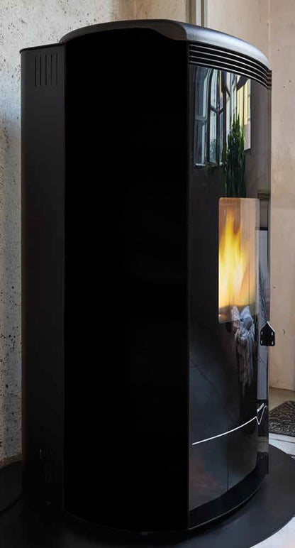 Palazzetti Jackie Idro S26 TC ACS Termo Stufa Pellet Ermetica Aria Ventilata Acqua Calda Sanitaria Potenza 26 Kw Rivestimento Acciaio Nero Top Ghisa Uscita Fumi Posteriore Controllo Sfioro Programma Fasce Orarie Gruppo Idraulico Integrato Autopulizia