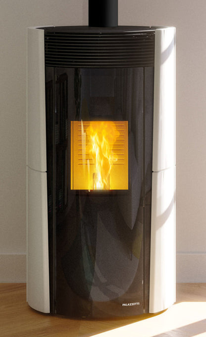 Palazzetti Lilibet TC 12 US Stufa Pellet Ermetica Aria Calda Ventilata Frontale Regolabile Potenza 12 Kw Rivestimento Ceramica Colore Bianco Mat Uscita Fumi Coassiale Superiore Combustione Totale Pulizia Automatica Braciere Cassetto Cenere L65xP66xH122 cm