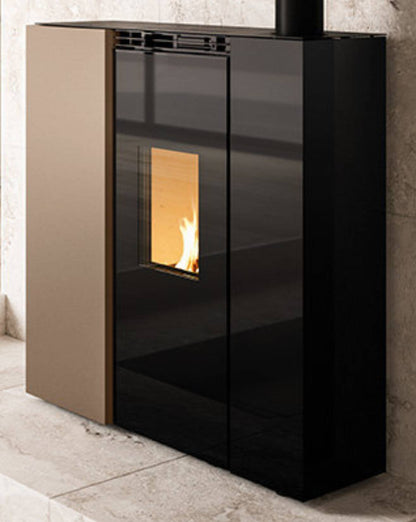 Palazzetti Tiffany Idro V13 TC US Termostufa Pellet Ermetica Salva Spazio Idro Ventilata Potenza 13 Kw Rivestimento Acciaio Caffellatte Riscaldamento Radiatori Acqua Gruppo Idraulico Uscita Fumi Superiore Combustione Totale Autopulizia L101xP36xH116 cm