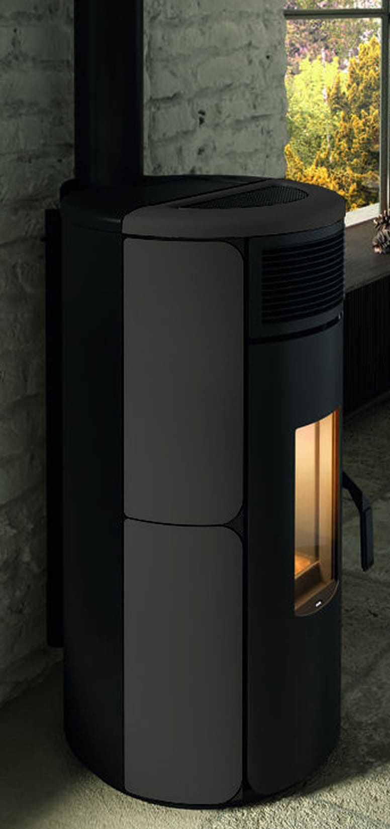 Royal Palazzetti Grazia E Air 80 Us Rivestimento Acciaio Top Ghisa e Maiolica Colore Nero Potenza 8,2 Kw Stufa Pellet Ermetica Aria Ventilata Forma Arrotondata Maniglia Antiscottatura Uscita Fumi Superiore Canalizza Aria Comburente Esterno Display Sfioro