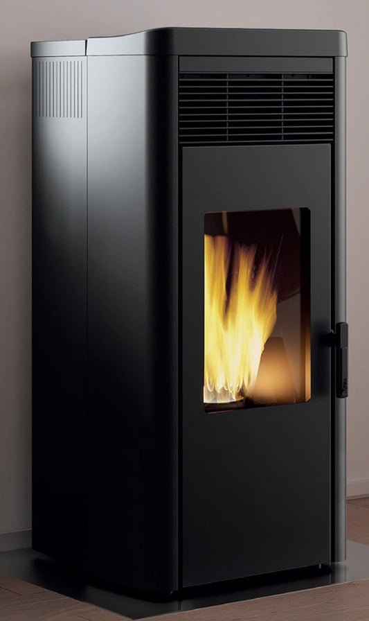 Royal Palazzetti Lea Air 90 Rivestimento Acciaio Top Ceramica Colore Nero Potenza 9 Kw Stufa Pellet Aria Ventilata Canalizzabile Uscita Fumi Posteriore Canalizzazione Aria Comburente Esterno Display Sfioro Programma Fasce Orarie Cassetto Braciere Ghisa