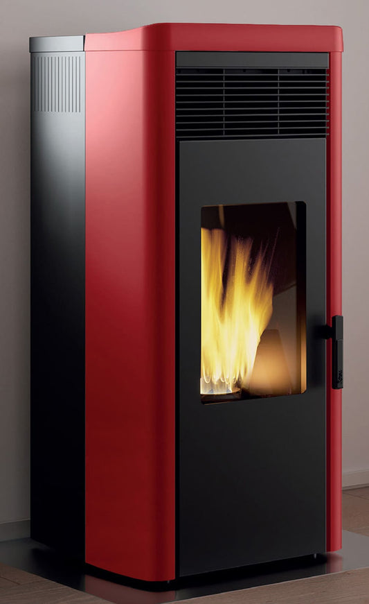Royal Palazzetti Lea Air 90 Rivestimento Acciaio Top Ceramica Colore Rosso Bordeaux Potenza 9Kw Stufa Pellet Aria Ventilata Canalizzabile Uscita Fumi Posteriore Canalizzazione Aria Comburente Esterno Display Sfioro Programma Fasce Orarie Cassetto Braciere
